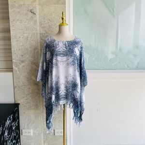 0014/ White and Dark Blue Poncho With Fringed